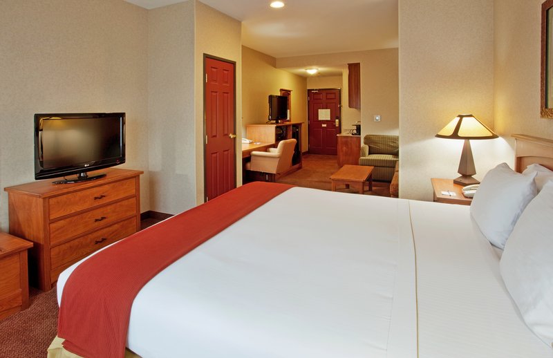 Holiday Inn Express & Suites MANTECA CITY CENTER - Manteca, CA