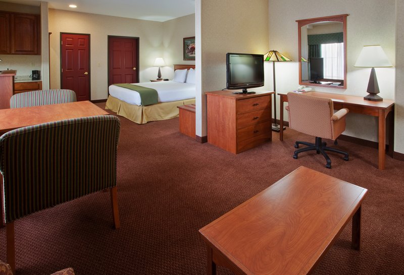Holiday Inn Express & Suites MANTECA CITY CENTER - Manteca, CA