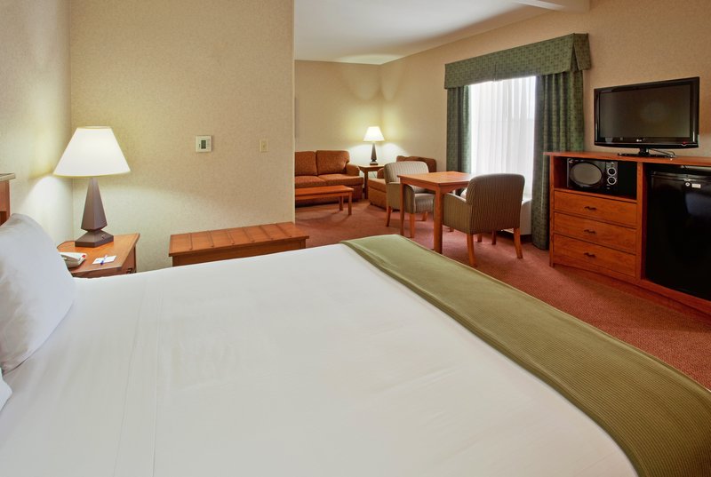 Holiday Inn Express & Suites MANTECA CITY CENTER - Manteca, CA