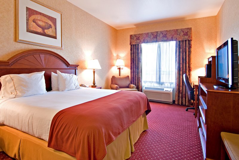 Holiday Inn Express & Suites Moses Lake - Moses Lake, WA