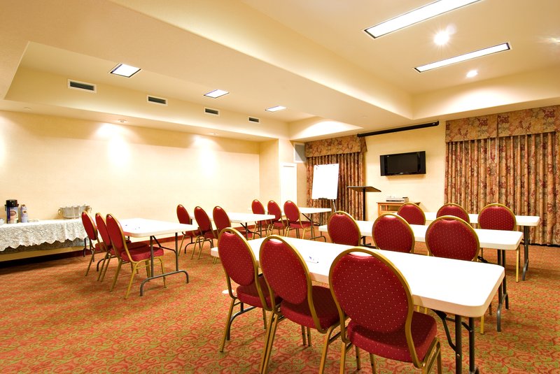 Holiday Inn Express & Suites Moses Lake - Moses Lake, WA