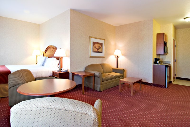 Holiday Inn Express & Suites Moses Lake - Moses Lake, WA