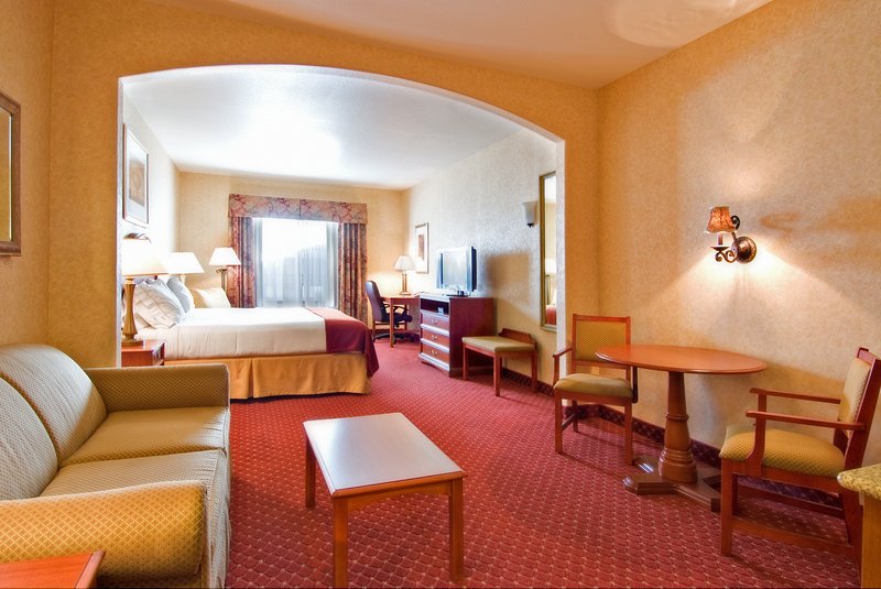 Holiday Inn Express & Suites Moses Lake - Moses Lake, WA