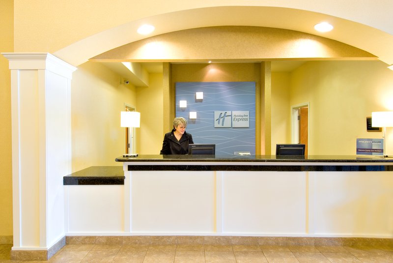 Holiday Inn Express & Suites Moses Lake - Moses Lake, WA