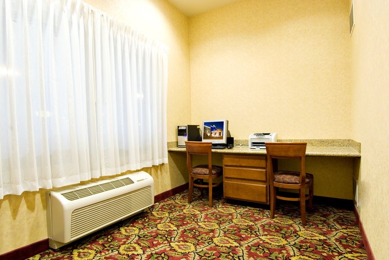 Holiday Inn Express & Suites Moses Lake - Moses Lake, WA