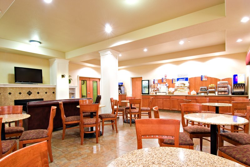Holiday Inn Express & Suites Moses Lake - Moses Lake, WA