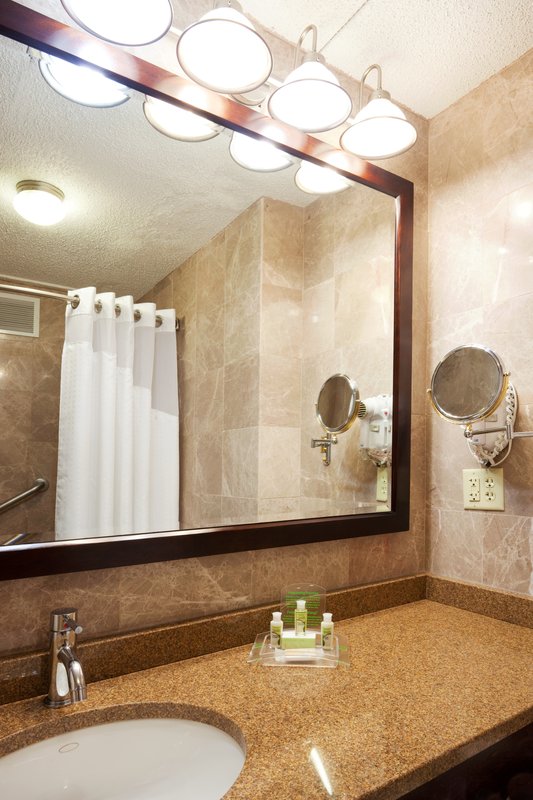 Holiday Inn CAPE COD - HYANNIS - Silver Beach, MA