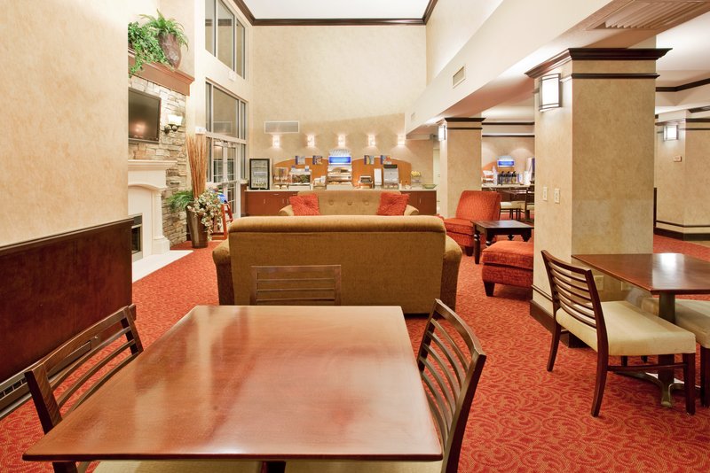 Holiday Inn Express & Suites EAST WICHITA I-35 ANDOVER - Andover, KS