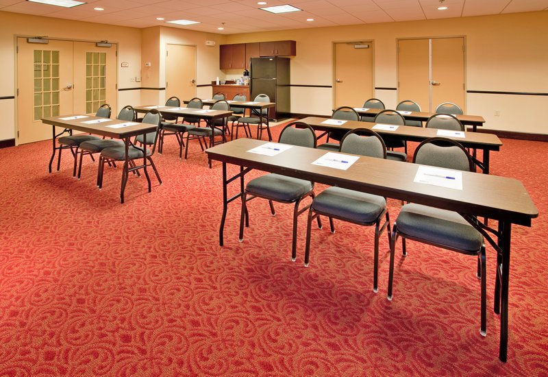 Holiday Inn Express & Suites EAST WICHITA I-35 ANDOVER - Andover, KS