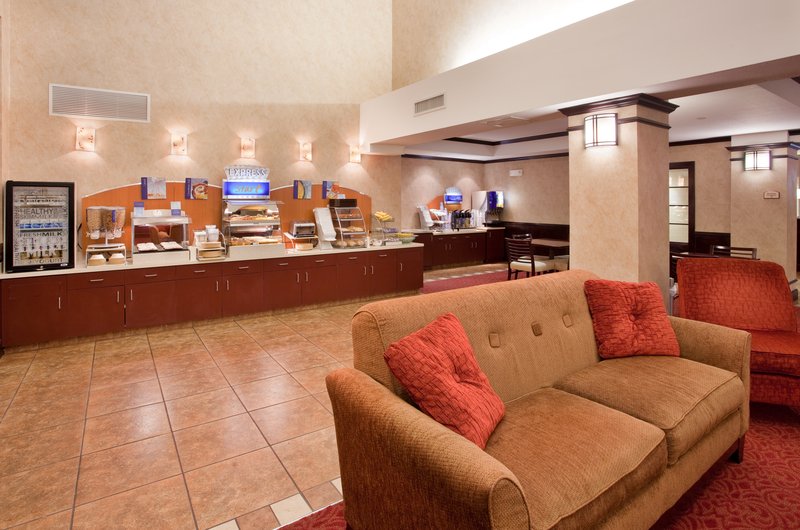 Holiday Inn Express & Suites EAST WICHITA I-35 ANDOVER - Andover, KS