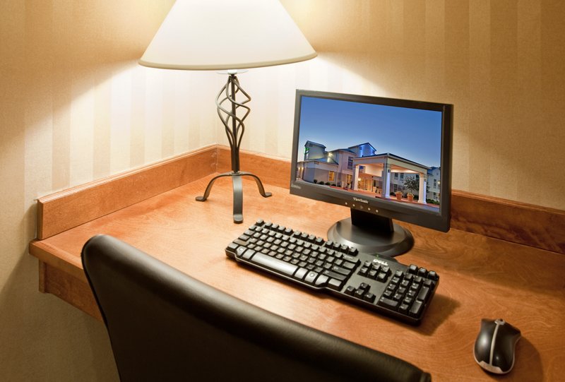Holiday Inn Express JUNCTION CITY - Dighton, KS