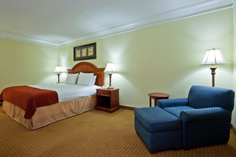 HOLIDAY INN EXPRESS-RINGGOLD - Ringgold, GA