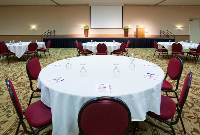 Holiday Inn Express Janesville-I-90 & US Hwy 14 - Janesville, WI