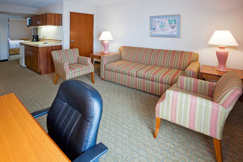 Holiday Inn Express Janesville-I-90 & US Hwy 14 - Janesville, WI
