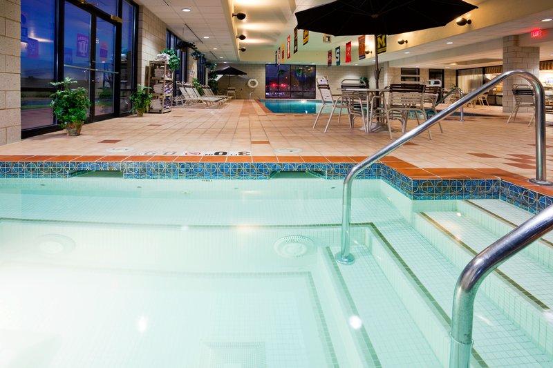 Holiday Inn Express Janesville-I-90 & US Hwy 14 - Janesville, WI