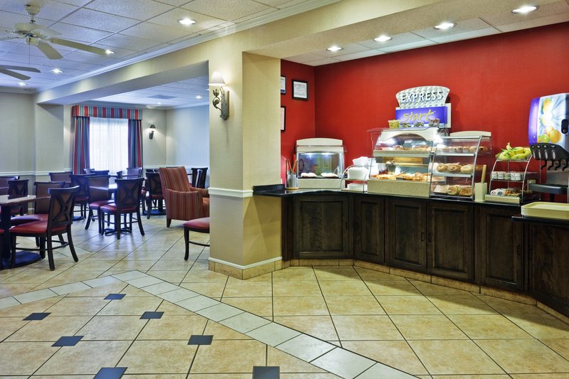 Holiday Inn Express & Suites MANCHESTER-CONF CTR(TULLAHOMA) - Manchester, TN