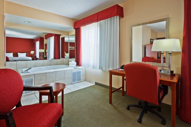Holiday Inn Express & Suites MANCHESTER-CONF CTR(TULLAHOMA) - Manchester, TN
