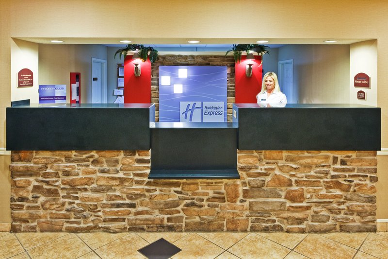 Holiday Inn Express & Suites MANCHESTER-CONF CTR(TULLAHOMA) - Manchester, TN