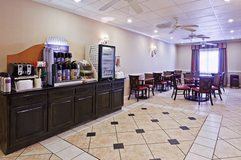 Holiday Inn Express & Suites MANCHESTER-CONF CTR(TULLAHOMA) - Manchester, TN