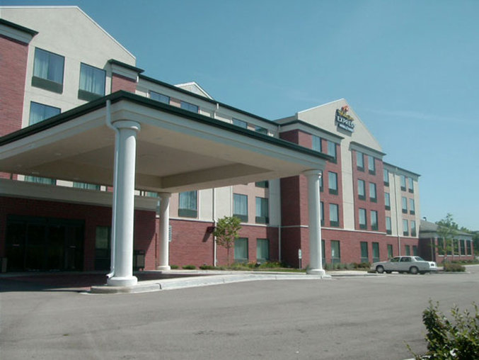 Holiday Inn Express - New Berlin, WI