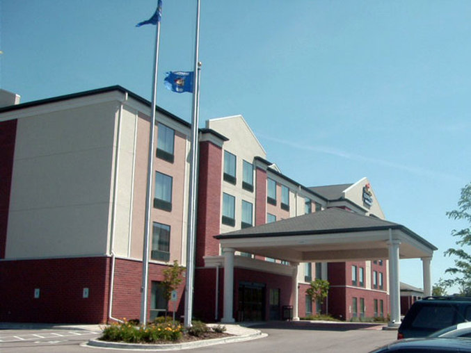 Holiday Inn Express - New Berlin, WI