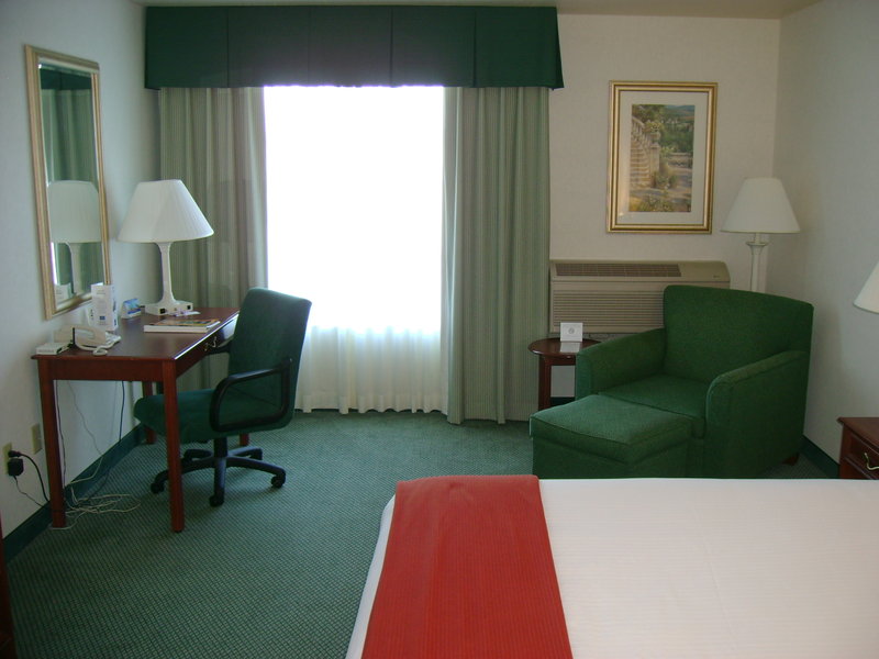 Holiday Inn Express - New Berlin, WI