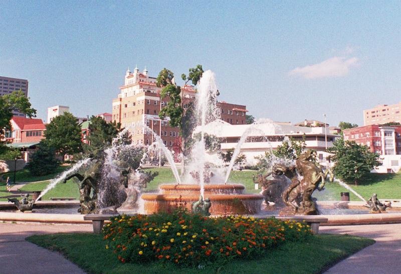 Holiday Inn Express KANSAS CITY-WESTPORT PLAZA