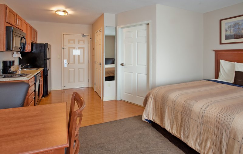 Candlewood Suites KANSAS CITY - Kansas City, KS