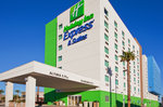Holiday Inn Express Hotel & Suites