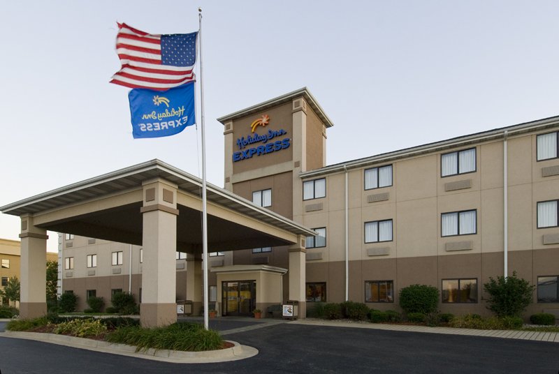 Holiday Inn Express - Marshall, MI