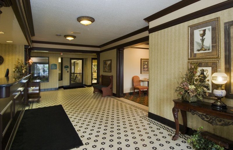 Holiday Inn Express - Marshall, MI