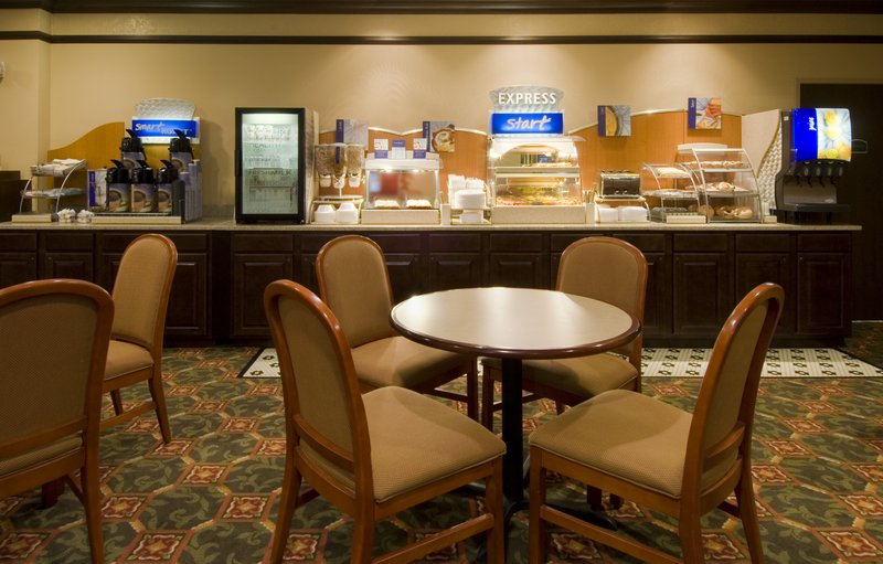 Holiday Inn Express - Marshall, MI