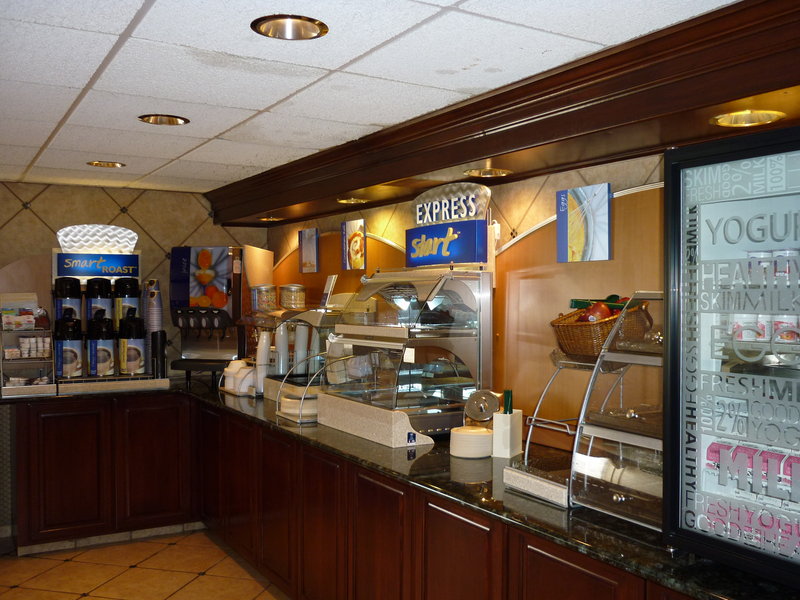 HOLIDAY INN EXPRESS-BELOIT - Beloit, WI