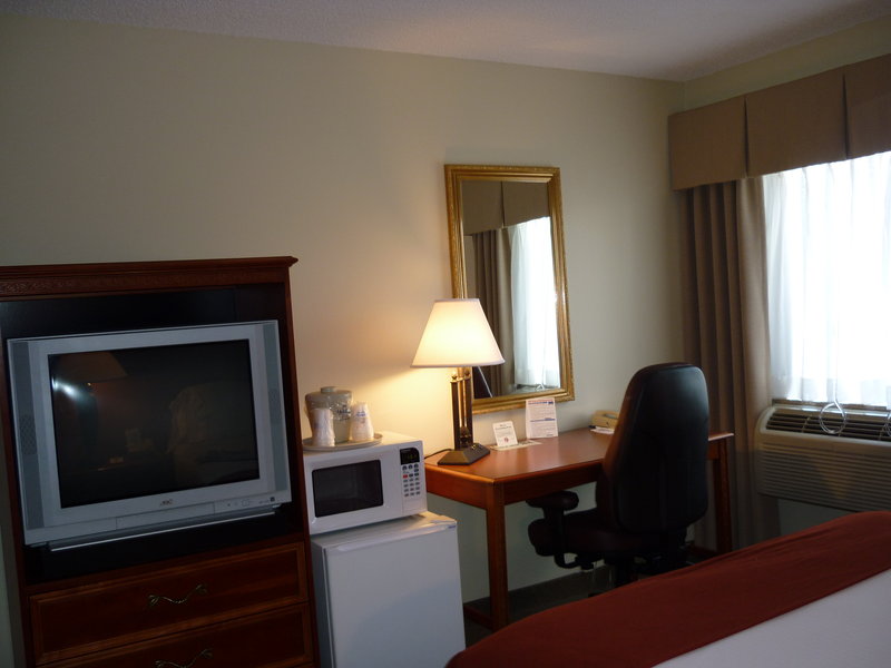 HOLIDAY INN EXPRESS-BELOIT - Beloit, WI