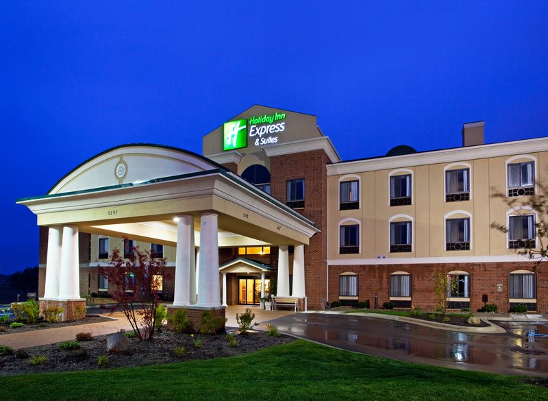 HOLIDAY INN EXPRESS-HOWELL - Howell, MI