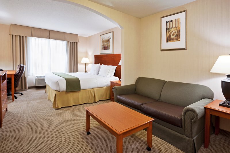 HOLIDAY INN EXPRESS-HOWELL - Howell, MI