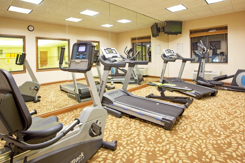 HOLIDAY INN EXPRESS-HOWELL - Howell, MI
