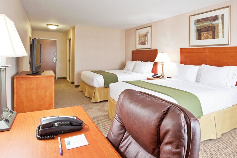 HOLIDAY INN EXPRESS-HOWELL - Howell, MI
