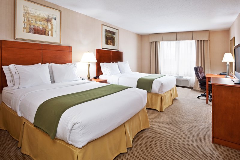 HOLIDAY INN EXPRESS-HOWELL - Howell, MI