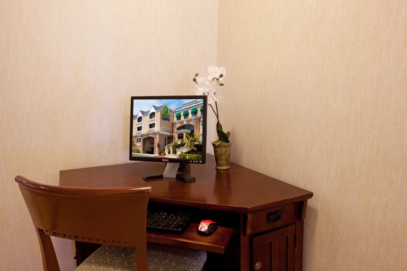 Holiday Inn Express Hotel & Suites Dana Point-Harbor/doheny Beach - Dana Point, CA