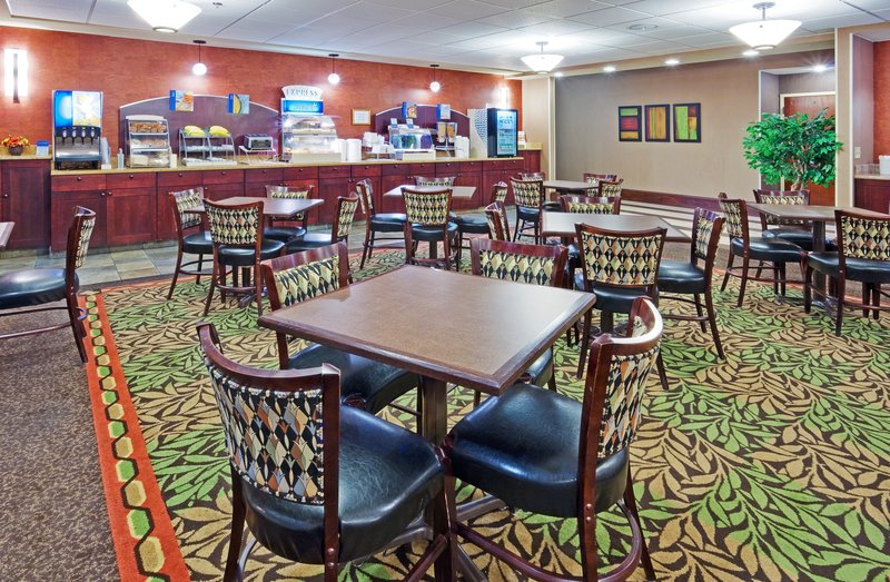 Holiday Inn Express Harrisburg East - Centerville, PA