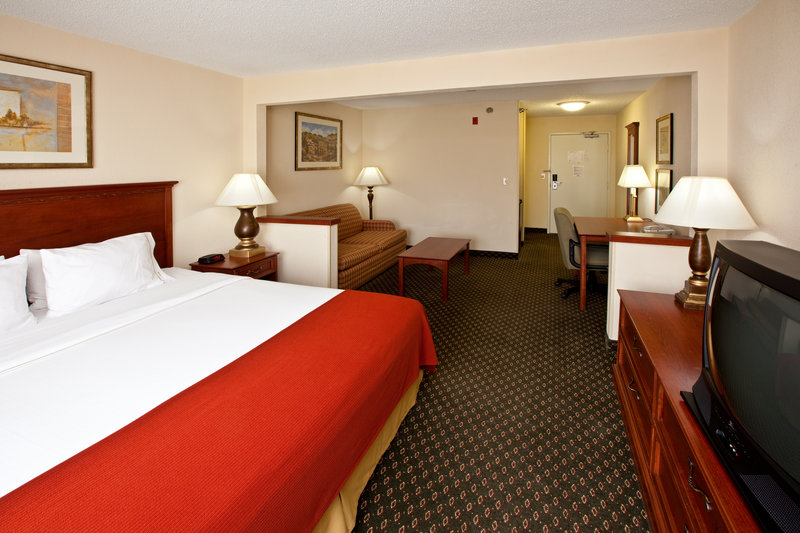 HOLIDAY INN EXPRESS - Middletown, OH