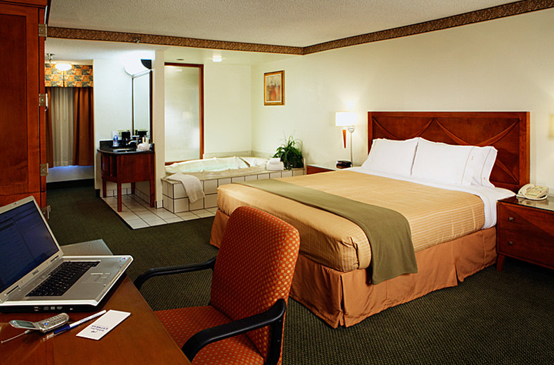 Holiday Inn Express SIMI VALLEY - Simi Valley, CA