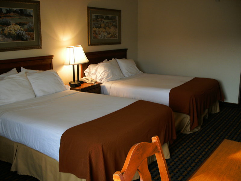 Holiday Inn Express & Suites LAURINBURG - Laurinburg, NC