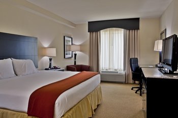 Holiday Inn Express Hotel & Suites - Room