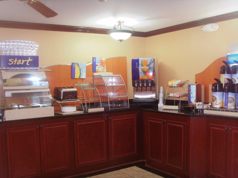 Holiday Inn Express MACON (I-75 & RIVERSIDE) - Macon, GA