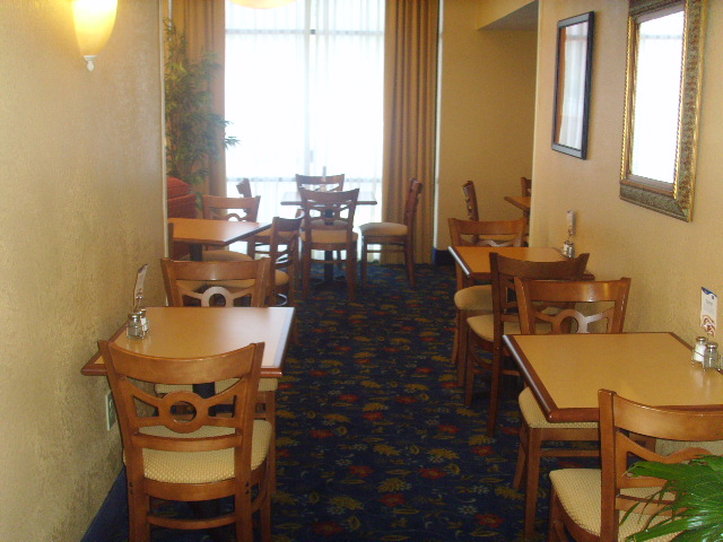 Holiday Inn Express MACON (I-75 & RIVERSIDE) - Macon, GA