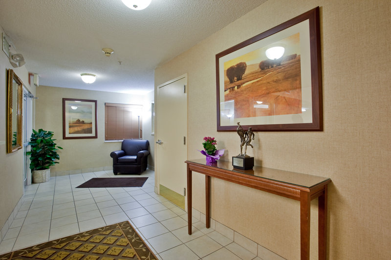 Candlewood Suites Hampton - Hampton, VA