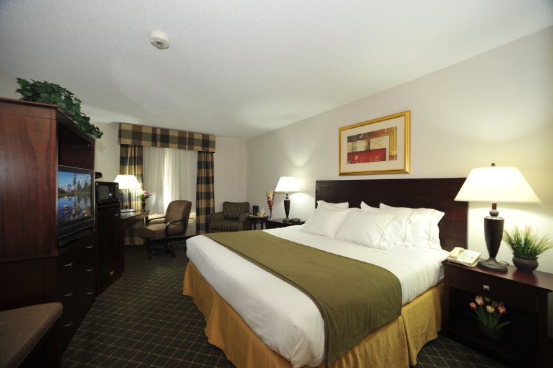 HOLIDAY INN EXPRESS - Moberly, MO