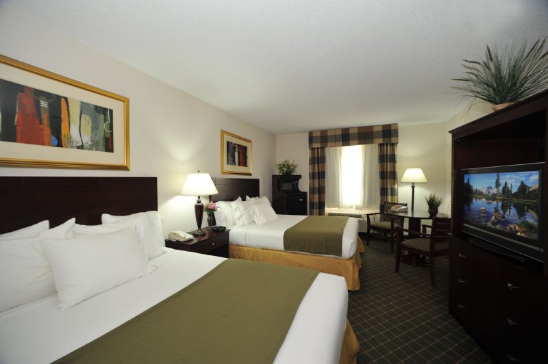 HOLIDAY INN EXPRESS - Moberly, MO